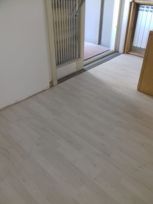 Pavimenti e rivestimenti in ceramica - marmo - linoleum - parquet - resine industriali e di arredo